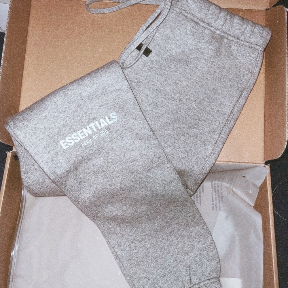 Size Small Mens FOG Essentials